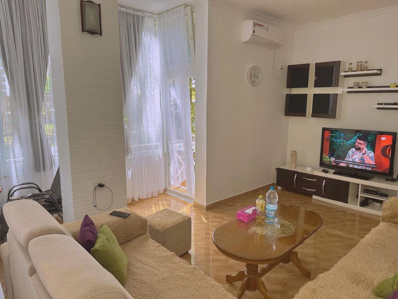 Apartament Aral